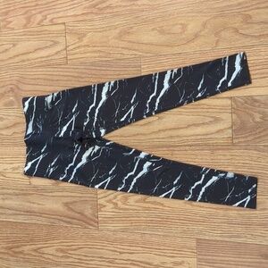NWOT Terez black and white marble print cropped leggings, XS